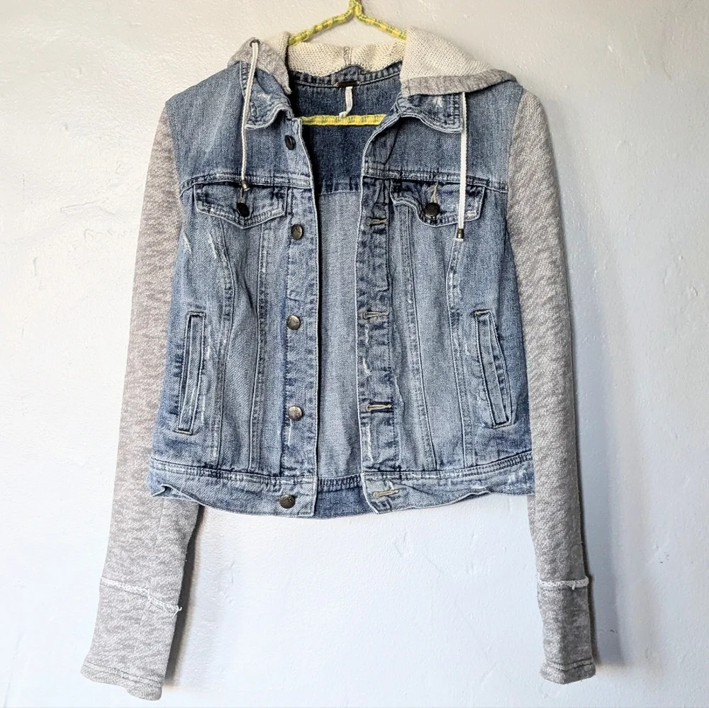 Free People Knit Sleeve Cropped Scouter Rumors Denim Hoodie Jacket - Picture 2 of 4